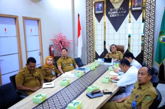 Sekretaris Daerah (Sekda) Provinsi Sumatera Selatan (Sumsel), Edward Chandra, mengikuti Rapat Koordinasi (Rakor) Pengendalian Inflasi Daerah Tahun 2025, yang dirangkaikan dengan Sosialisasi Surat Edaran (SE) Menteri Pariwisata (Menpar), pada hari Senin pagi, tanggal 23 Juni 2025. (BEKISARMEDIA.ID/SIKUMBANG)