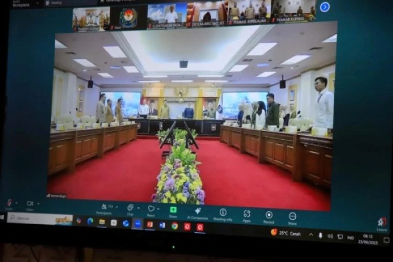 Sekretaris Daerah (Sekda) Provinsi Sumatera Selatan (Sumsel), Edward Chandra, mengikuti Rapat Koordinasi (Rakor) Pengendalian Inflasi Daerah Tahun 2025, yang dirangkaikan dengan Sosialisasi Surat Edaran (SE) Menteri Pariwisata (Menpar), pada hari Senin pagi, tanggal 23 Juni 2025. (BEKISARMEDIA.ID/SIKUMBANG)