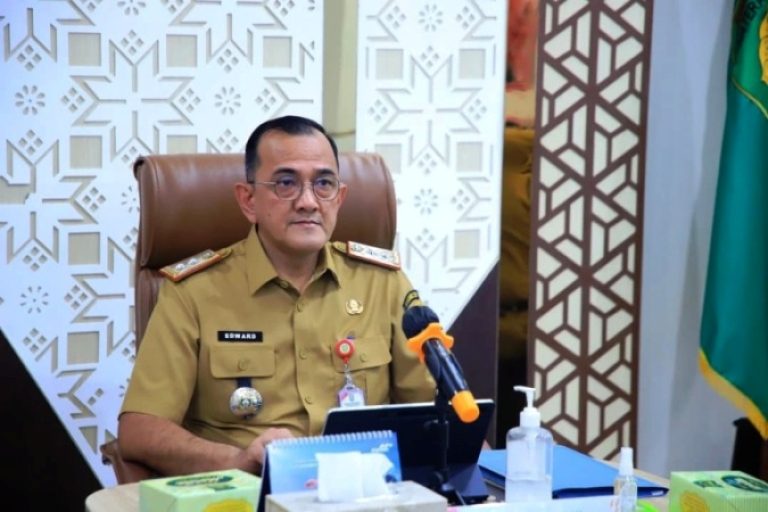 Sekretaris Daerah (Sekda) Provinsi Sumatera Selatan (Sumsel), Edward Chandra, mengikuti Rapat Koordinasi (Rakor) Pengendalian Inflasi Daerah Tahun 2025, yang dirangkaikan dengan Sosialisasi Surat Edaran (SE) Menteri Pariwisata (Menpar), pada hari Senin pagi, tanggal 23 Juni 2025. (BEKISARMEDIA.ID/SIKUMBANG)