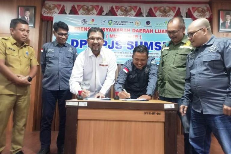 DPD Himpunan Pengembang Pemukiman dan Perumahan Rakyat (HIMPERRA) Sumsel dan DPD Pro Jurnalismedia Siber (PJS) Sumsel, resmi menjalin kemitraan strategis melalui penandatanganan nota kesepahaman (MoU) pada hari Senin, tanggal 16 Juni 2025. (BEKISARMEDIA.ID/SIKUMBANG)