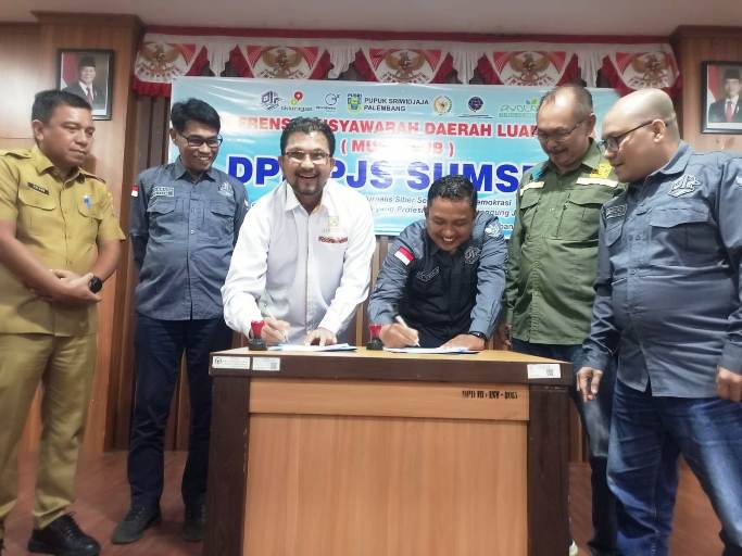DPD Himpunan Pengembang Pemukiman dan Perumahan Rakyat (HIMPERRA) Sumsel dan DPD Pro Jurnalismedia Siber (PJS) Sumsel, resmi menjalin kemitraan strategis melalui penandatanganan nota kesepahaman (MoU) pada hari Senin, tanggal 16 Juni 2025. (BEKISARMEDIA.ID/SIKUMBANG)