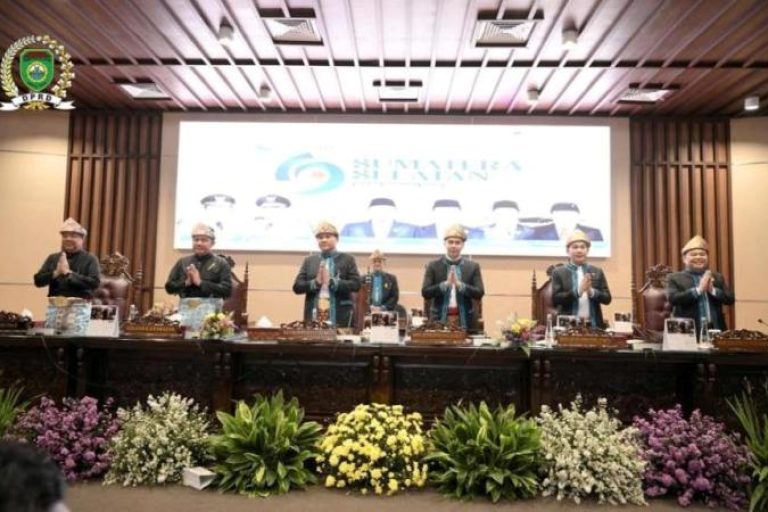 Dewan Perwakilan Rakyat Daerah (DPRD) Provinsi Sumatera Selatan (Sumsel) menggelar sidang paripurna istimewa dalam rangka memperingati Hari Jadi ke-79 Provinsi Sumsel, bertempat di Ruang Rapat Paripurna DPRD Provinsi Sumsel Jalan Kapten A. Rivai No.1, Lorok Pakjo, Kecamatan Ilir Barat I, Kota Palembang, pada hari Kamis, tanggal 15 Mei 2025. (BEKISARMEDIA.ID/SIKUMBANG)