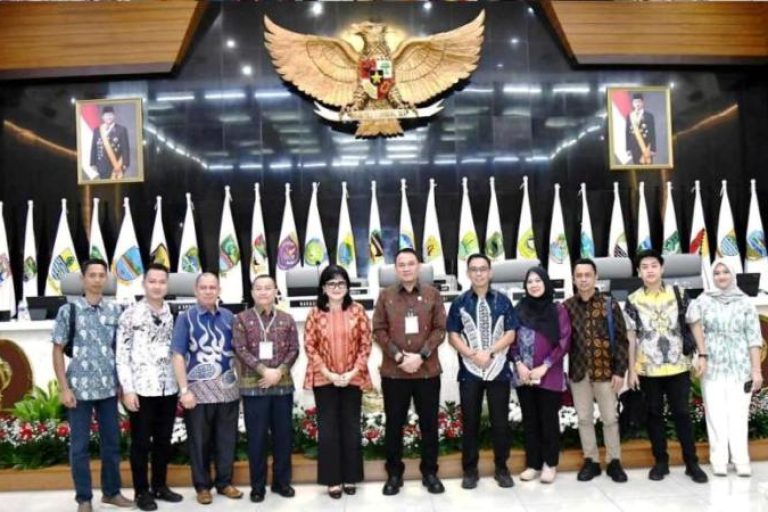 Ketua dan anggota Dewan Perwakilan Rakyat Daerah (DPRD) Provinsi Sumatera Selatan (Sumsel) dan Sekretaris DPRD Sumsel, menghadiri Musyawarah Nasional (Munas) 1 Asosiasi DPRD Provinsi Seluruh Indonesia (ADPSI) dan Asosiasi Sekretaris DPRD Seluruh Indonesia (ASDEPSI) tahun 2025, pada tanggal 6 Mei 2025. (BEKISARMEDIA.ID/SIKUMBANG)