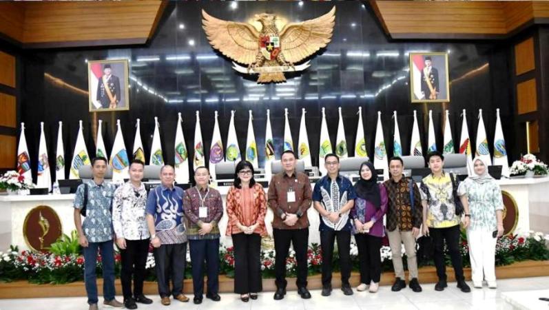 Ketua dan anggota Dewan Perwakilan Rakyat Daerah (DPRD) Provinsi Sumatera Selatan (Sumsel) dan Sekretaris DPRD Sumsel, menghadiri Musyawarah Nasional (Munas) 1 Asosiasi DPRD Provinsi Seluruh Indonesia (ADPSI) dan Asosiasi Sekretaris DPRD Seluruh Indonesia (ASDEPSI) tahun 2025, pada tanggal 6 Mei 2025. (BEKISARMEDIA.ID/SIKUMBANG)