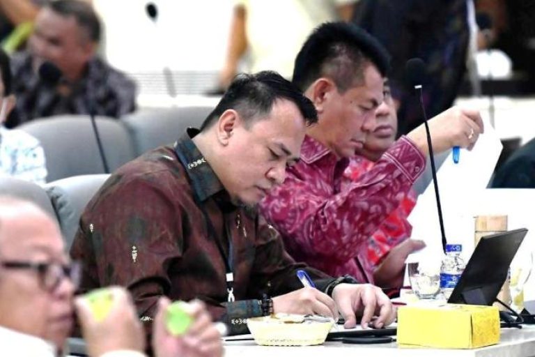 Ketua dan anggota Dewan Perwakilan Rakyat Daerah (DPRD) Provinsi Sumatera Selatan (Sumsel) dan Sekretaris DPRD Sumsel, menghadiri Musyawarah Nasional (Munas) 1 Asosiasi DPRD Provinsi Seluruh Indonesia (ADPSI) dan Asosiasi Sekretaris DPRD Seluruh Indonesia (ASDEPSI) tahun 2025, pada tanggal 6 Mei 2025. (BEKISARMEDIA.ID/SIKUMBANG)