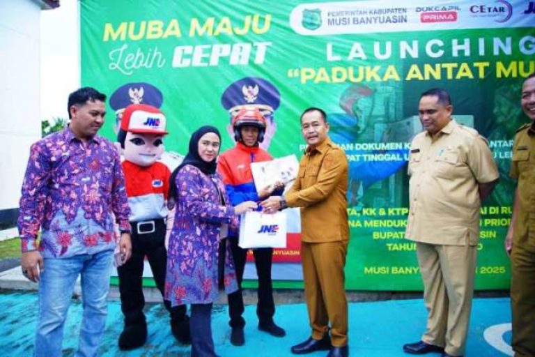 Wakil Bupati Muba, Rohman, saat peluncuran inovasi terbaru bertajuk PADUKA ANTAT MUBA, di Aula Kantor Disdukcapil Muba, pada hari Selasa, tanggal 24 Juni 2025. (BEKISARMEDIA.ID/SIKUMBANG)