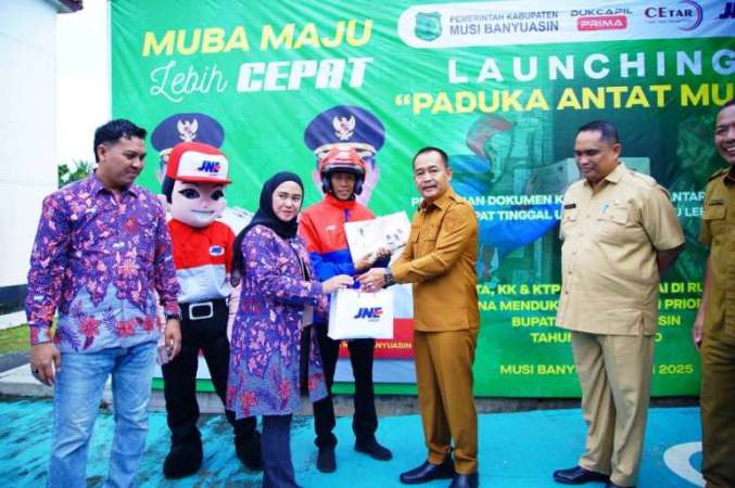 Wakil Bupati Muba, Rohman, saat peluncuran inovasi terbaru bertajuk PADUKA ANTAT MUBA, di Aula Kantor Disdukcapil Muba, pada hari Selasa, tanggal 24 Juni 2025. (BEKISARMEDIA.ID/SIKUMBANG)