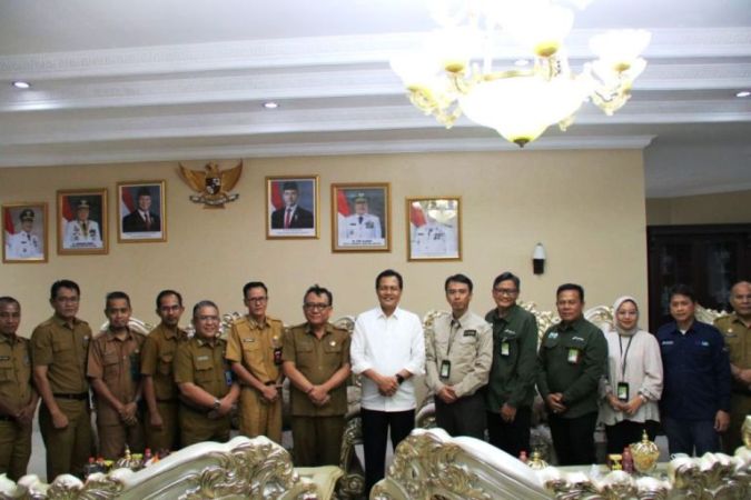 Bupati Muara Enim, Edison, menerima perwakilan dari Pertamina Geothermal Energy di Rumah Dinas Bupati, pada tanggal 16 Juni 2025. (BEKISARMEDIA.ID/PJS SUMSEL)