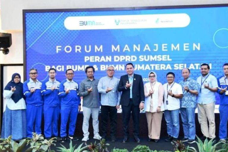 Ketua Dewan Perwakilan Rakyat Daerah (DPRD) Provinsi Sumatera Selatan (Sumsel), Andie Dinialdie, menjadi narasumber dalam acara Forum Manajemen Peran DPRD Sumsel Bagi BUMD dan BUMN yang diselenggarakan di Gedung Musi Diklat PT Pusri Palembang, pada hari Jum'at, tanggal 16 Mei 2025. (BEKISARMEDIA.ID/SIKUMBANG)