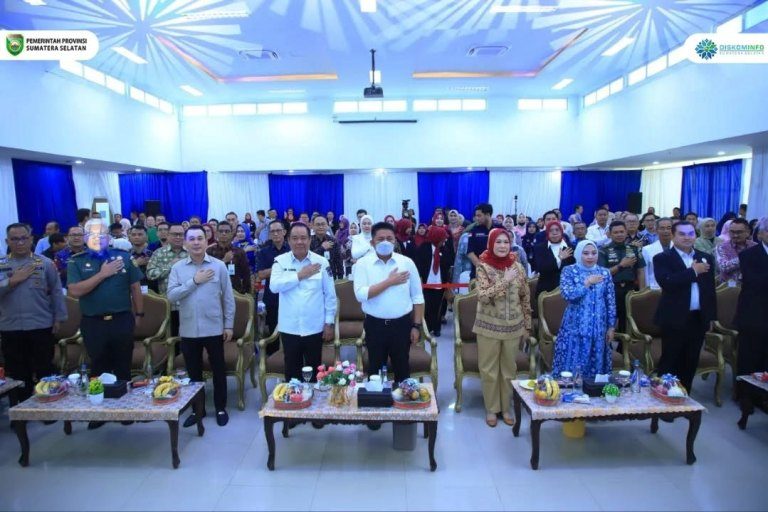 Gubernur Provinsi Sumatera Selatan, Herman Deru, menghadiri perayaan puncak Hari Ulang Tahun ke-7 RSUD Siti Fatimah yang digelar di Palembang, pada hari Kamis, tanggal 26 Juni 2025. (BEKISARMEDIA.ID/SIKUMBANG)