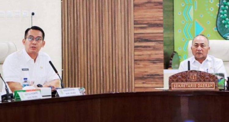 Sekretaris Daerah (Sekda) Muba, H. Apriyadi Mahmud, yang memimpin rapat persiapan Kepanitiaan pelaksanaan Porprov (Pekan Olahraga Provinsi) dan Peparprov (Pekan Paralympic Provinsi) Sumatera Selatan (Sumsel) tahun 2025 di Ruang Rapat Serasan Sekate, pada hari Rabu, tanggal 4 Juni 2025. (BEKISARMEDIA.ID/APRIZAL)