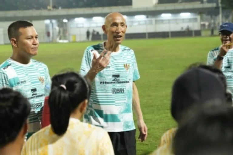 Pelatih Tim Nasional Sepak Bola Putri Indonesia, Satoru Mochizuki. (foto : PSSI.org)