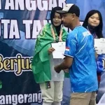 Alya Rubiya Yuki, Atlet Anggar dari Provinsi Sumatera Selatan, berhasil mendapatkan Medali perunggu pada Kejuaraan Anggar Wali Kota Cup II Kota Tangerang yang digelar di GOR Nambo, Banten, 27–29 Juni 2025. (BEKISARMEDIA.ID/TRI)