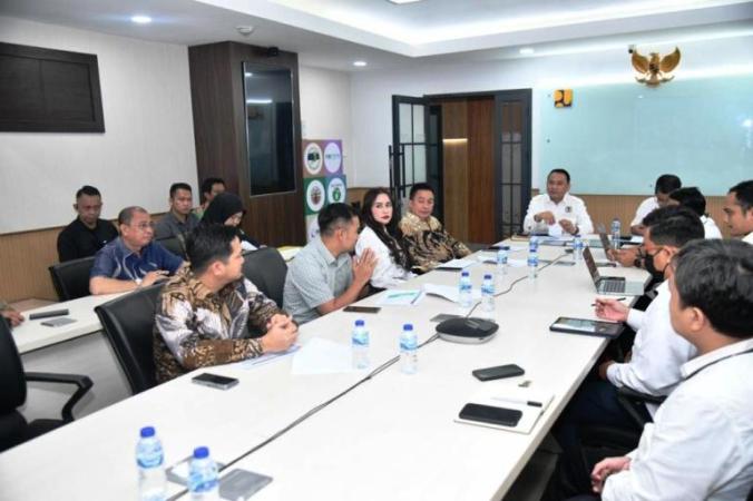 Ketua Dewan Perwakilan Rakyat Daerah (DPRD) Provinsi Sumatera Selatan (Sumsel), Andie Dinialdie, melakukan kunjungan kerja ke Direktorat Jenderal (Ditjen) Sumber Daya Air (SDA) Kementerian Pekerjaan Umum (Kemen PU) Republik Indonesia, pada hari Selasa, tanggal 8 Juli 2025. (BEKISARMEDIA.ID/SIKUMBANG)