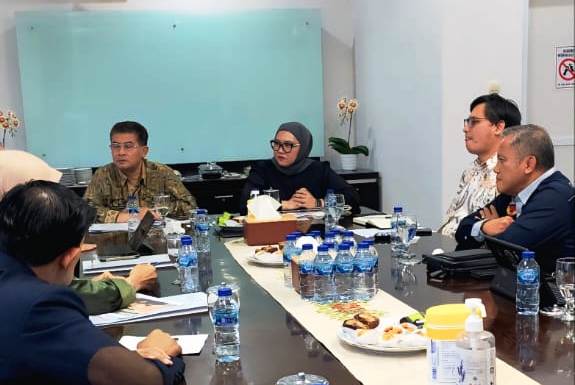 Suasana audiensi antara Pengurus Perserosi Jabar dengan Pemprov Jabar, yang diinisiasi oleh Anggota Komite III DPD RI, Agita Nurfianti, pada hari Jum'at, tanggal 18 Juli 2025. (foto : Dok. Pribadi Agita Nurfianti)