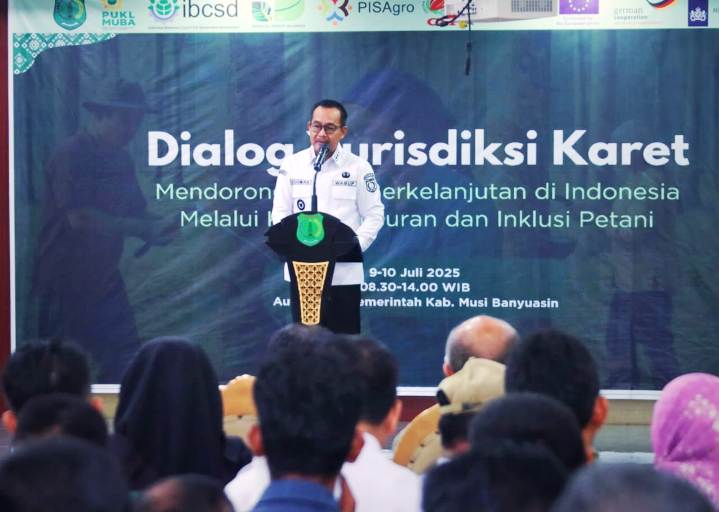 Wakil Bupati Muba, Rohman, menghadiri Dialog Yuridiksi Karet bertema Mendorong Karet Berkelanjutan di Indonesia melalui Ketelusuran dan Inklusi Petani, yang digelar oleh Partnership for Indonesia Sustainable Agriculture (PISAgro) pada hari Rabu, tanggal 9 Juli 2025, di Auditorium Pemerintah Kabupaten (Pemkab) Muba. (BEKISARMEDIA.ID/APRIZAL)