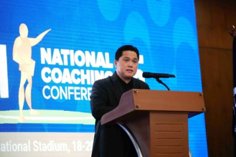 Ketua Umum Persatuan Sepak Bola Seluruh Indonesia, Erick Thohir, saat membuka National Coach Conference 2025 yang digelar di Jakarta International Stadium (JIS), pada hari Jum'at, tanggal 18 Juli 2025. (foto : pssi.org)