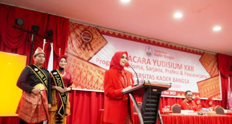 Rektor Universitas Kader Bangsa, Dr. dr. Fika Minata Wathan, M.Kes. (foto : dok. pribadi)