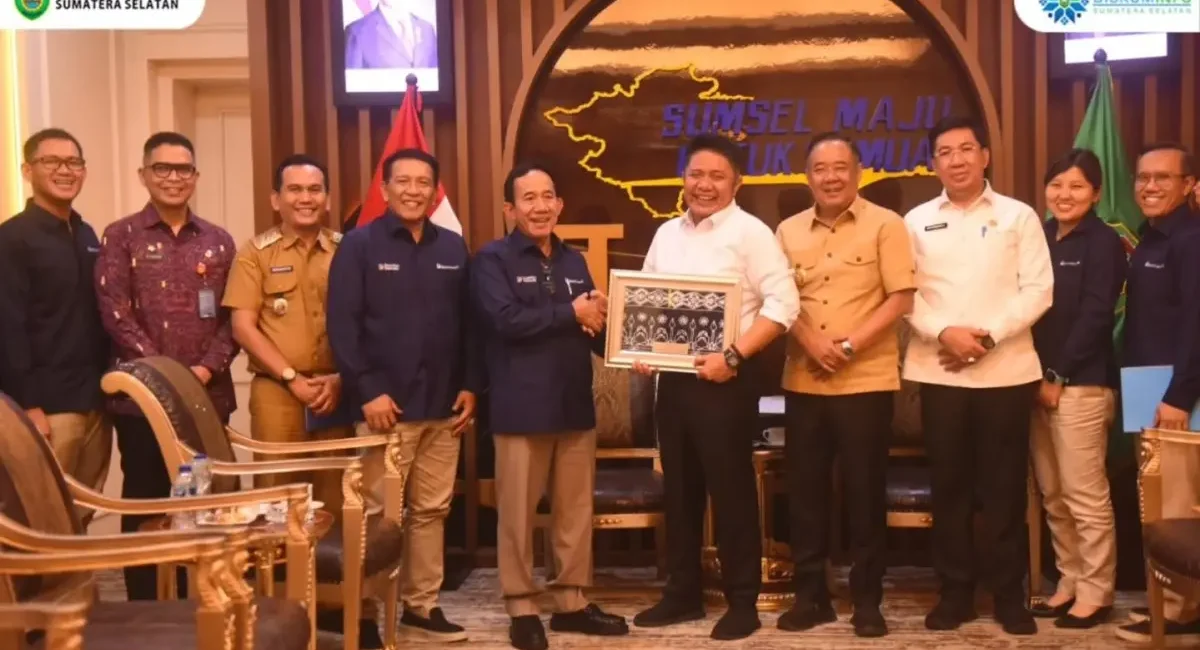 Gubernur Sumsel, Herman Deru, saat menerima audiensi jajaran Direksi PTBA yang dipimpin langsung oleh Direktur Utama, Asral Ismail, di Ruang Tamu Gubernur Sumsel, pada hari Selasa, tanggal 8 Juli 2025. (BEKISARMEDIA.ID/SIKUMBANG)