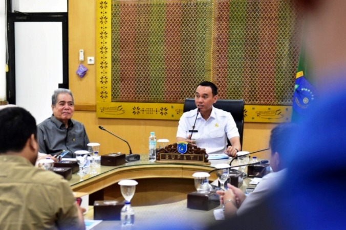 Bupati OKI (Ogan Komering Ilir), H. Muchendi, menerima kunjungan kerja Komisi IV DPRD Provinsi Sumatera Selatan (Sumsel) dalam rangka monitoring Bantuan Keuangan Bersifat Khusus. (BEKISARMEDIA.ID/SIKUMBANG)