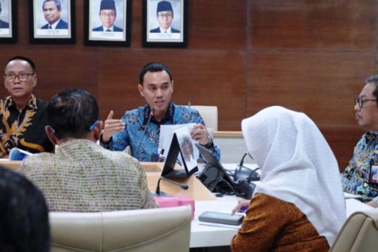 Bupati Kabupaten Ogan Komering Ilir, H. Muchendi Mahzareki, mewakili Pemkab Muba, menyampaikan usulan untuk pembangunan dua jembatan penghubung strategis dengan Kabupaten Mesuji, kepada Kementerian PU di Jakarta, hari Selasa, tanggal 23 Juli 2025. (BEKISARMEDIA.ID/SIKUMBANG)