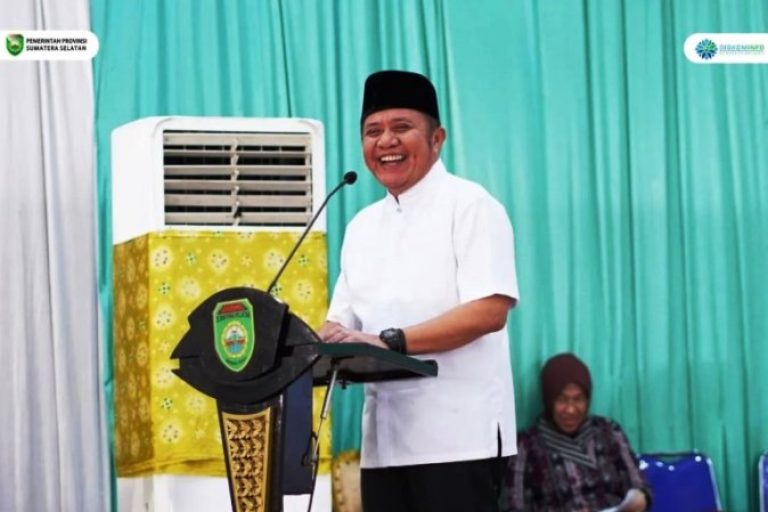 Gubernur Provinsi Sumatera Selatan (Sumsel), Herman Deru, menghadiri acara pelantikan Pengurus Wilayah Nahdlatul Ulama (PWNU) Sumsel masa khidmat 2025-2030 di Griya Agung, pada hari Selasa, tanggal 1 Juli 2025. (BEKISARMEDIA.ID/SIKUMBANG)