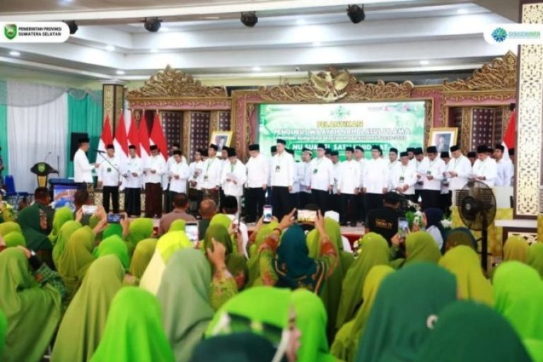 Gubernur Provinsi Sumatera Selatan (Sumsel), Herman Deru, menghadiri acara pelantikan Pengurus Wilayah Nahdlatul Ulama (PWNU) Sumsel masa khidmat 2025-2030 di Griya Agung, pada hari Selasa, tanggal 1 Juli 2025. (BEKISARMEDIA.ID/SIKUMBANG)