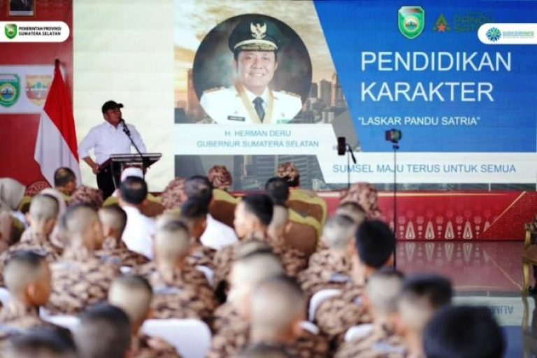 Gubernur Provinsi Sumatera Selatan (Sumsel), Herman Deru, menghadiri pembukaan pendidikan karakter Laskar Pandu Satria, pada hari Rabu, tanggal 2 Juli 2025. (BEKISARMEDIA.ID/SIKUMBANG)