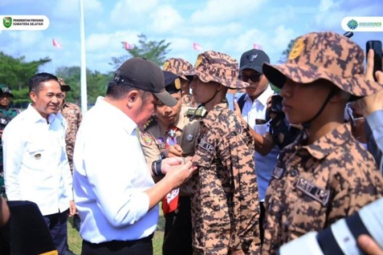 Gubernur Provinsi Sumatera Selatan (Sumsel), Herman Deru, menghadiri pembukaan pendidikan karakter Laskar Pandu Satria, pada hari Rabu, tanggal 2 Juli 2025. (BEKISARMEDIA.ID/SIKUMBANG)