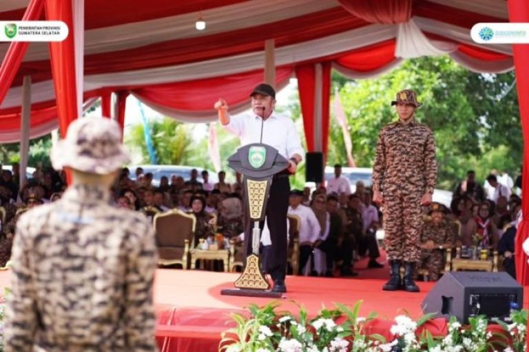 Gubernur Provinsi Sumatera Selatan (Sumsel), Herman Deru, menghadiri pembukaan pendidikan karakter Laskar Pandu Satria, pada hari Rabu, tanggal 2 Juli 2025. (BEKISARMEDIA.ID/SIKUMBANG)