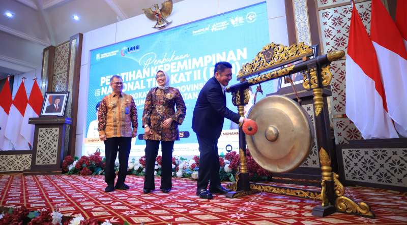 Gubernur Provinsi Sumatera Selatan, Herman Deru, membuka Pelatihan Kepemimpinan Nasional Tingkat II di Griya Agung, Palembang, pada hari Senin, tanggal 7 Juli 2025. (BEKISARMEDIA.ID/SIKUMBANG)