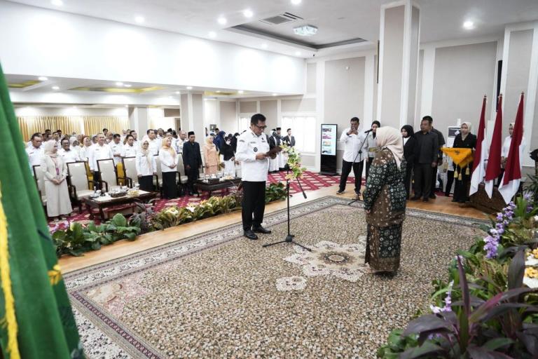 pengukuhan Ketua TP PKK Muba, Hj. Patimah Toha, istri Bupati Muba, sebagai Bunda Literasi Kabupaten Muba Periode 2025–2030 yang dilaksanakan, pada hari Rabu, tanggal 18 Juni 2025. (BEKISARMEDIA.ID/SIKUMBANG)