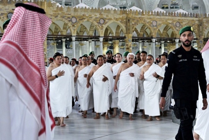 Menteri Agama (Menag) Republik Indonesia, Nasaruddin Umar, turut mendampingi Presiden Republik Indonesia, Prabowo Subianto, dalam rangkaian ibadah umrah di Masjidil Haram, Makkah, pada hari Kamis, tanggal 3 Juli 2025. (foto : kemenag.go.id)