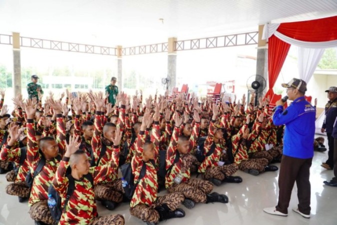 Semangat nasionalisme dan kebersamaan tampak menyala dalam diri ratusan pelajar dari enam kabupaten dan kota di Sumatera Selatan (Sumsel), yang mengikuti kegiatan retret Laskar Pandu Satria di Bumi Perkemahan Gandus, Palembang, pada hari Rabu, tanggal 3 Juli 2025. (BEKISARMEDIA.ID/SIKUMBANG)