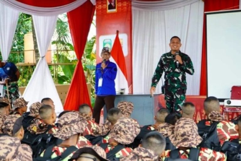 Semangat nasionalisme dan kebersamaan tampak menyala dalam diri ratusan pelajar dari enam kabupaten dan kota di Sumatera Selatan (Sumsel), yang mengikuti kegiatan retret Laskar Pandu Satria di Bumi Perkemahan Gandus, Palembang, pada hari Rabu, tanggal 3 Juli 2025. (BEKISARMEDIA.ID/SIKUMBANG)