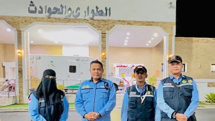 Kolonel Harun Al Rasyid, Kepala Bidang Pelindungan Jemaah Petugas Penyelenggara Ibadah Haji (PPIH) Arab Saudi, Bersama tim. (foto : kemenag.go.id)