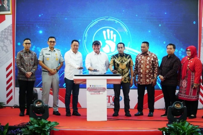 Gubernur Provinsi Sumatera Selatan (Sumsel), Herman Deru, resmi meluncurkan program Pemutihan atau Pemberian Keringanan dan Pembebasan Sanksi Administratif Pajak Kendaraan Bermotor (PKB) Tahun 2025 di PTC Mall, Palembang, hari Sabtu, tanggal 16 Agustus 2025. (BEKISARMEDIA.ID/SIKUMBANG)