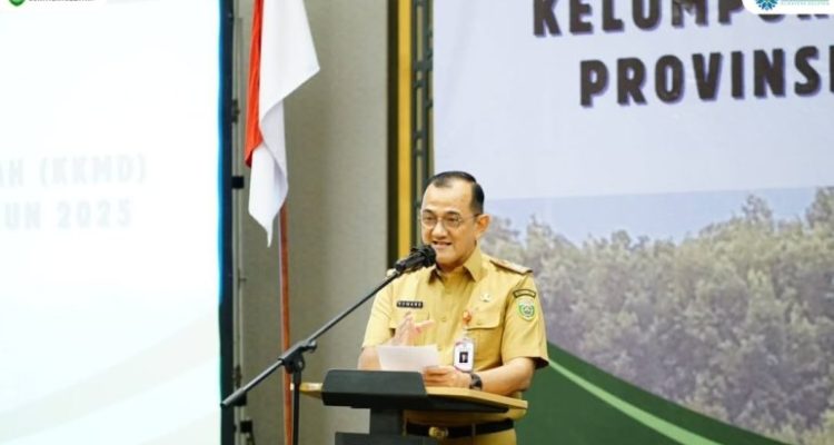 Sekretaris Daerah Provinsi Sumatera Selatan, Edward Candra, menghadiri Rapat Kerja I Kelompok Kerja Mangrove Daerah (KKMD) Provinsi Sumsel Tahun 2025, yang digelar di Hotel Santika Premier Palembang, hari Selasa, tanggal 19 Agustus 2025. (BEKISARMEDIA.ID/SIKUMBANG)