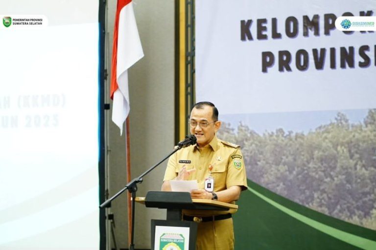 Sekretaris Daerah Provinsi Sumatera Selatan, Edward Candra, menghadiri Rapat Kerja I Kelompok Kerja Mangrove Daerah (KKMD) Provinsi Sumsel Tahun 2025, yang digelar di Hotel Santika Premier Palembang, hari Selasa, tanggal 19 Agustus 2025. (BEKISARMEDIA.ID/SIKUMBANG)