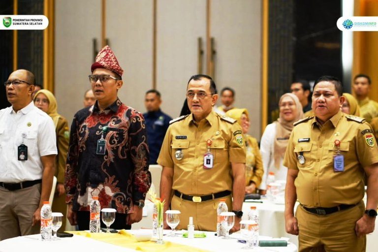 Sekretaris Daerah Provinsi Sumatera Selatan, Edward Candra, menghadiri Rapat Kerja I Kelompok Kerja Mangrove Daerah (KKMD) Provinsi Sumsel Tahun 2025, yang digelar di Hotel Santika Premier Palembang, hari Selasa, tanggal 19 Agustus 2025. (BEKISARMEDIA.ID/SIKUMBANG)