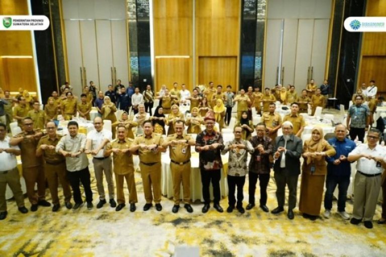 Sekretaris Daerah Provinsi Sumatera Selatan, Edward Candra, menghadiri Rapat Kerja I Kelompok Kerja Mangrove Daerah (KKMD) Provinsi Sumsel Tahun 2025, yang digelar di Hotel Santika Premier Palembang, hari Selasa, tanggal 19 Agustus 2025. (BEKISARMEDIA.ID/SIKUMBANG)