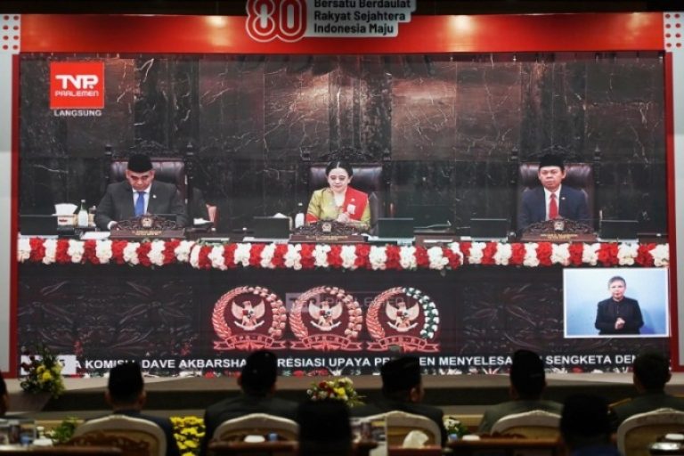 Gubernur Sumatera Selatan (Sumsel), Herman Deru, dan Wakil Gubernur (Wagub) Sumsel, Cik Ujang, menghadiri Pidato Kenegaraan Presiden Republik Indonesia, Prabowo Subianto, di DPRD Sumsel, Jum'at, 15 Agustus 2025. (BEKISARMEDIA.ID/SIKUMBANG)