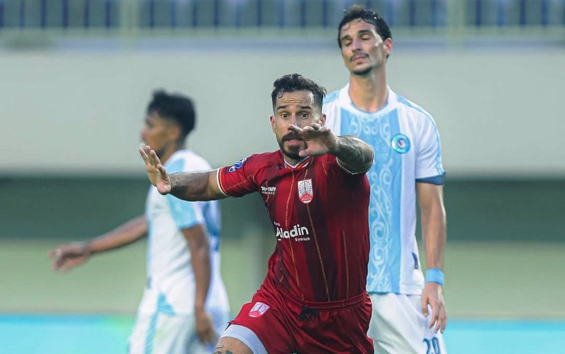 Pemain Persis Solo melakukan selebrasi setelah berhasil menciptakan gol. (foto : instagram.com/persisofficial)