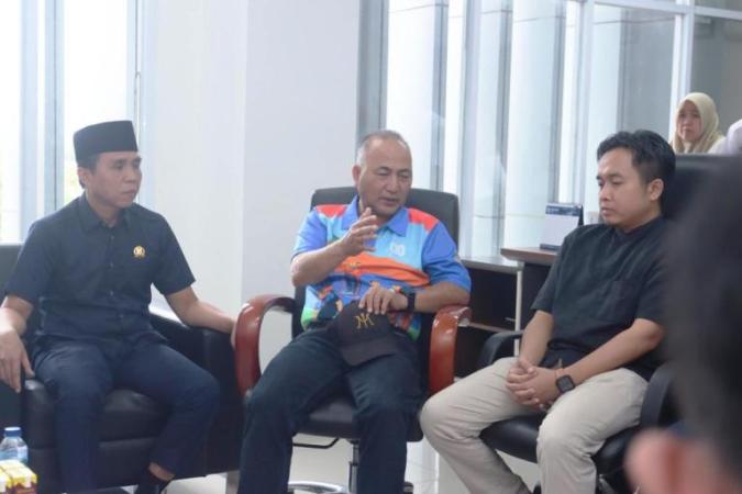 Sekretaris Daerah (Sekda) Muba, Dr. H. Apriyadi Mahmud, menggelar pertemuan guna meminta keterangan secara langsung dari kedua pihak, yakni keluarga pasien dan dr. Syahpri Putra Wangsa, pada hari Selasa, tanggal 12 Agustus 2025. (BEKISARMEDIA.ID/SIKUMBANG)