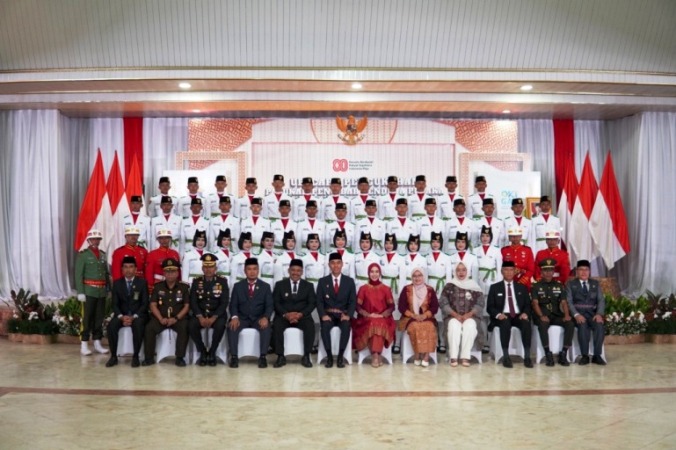 Bupati OKI H. Muchendi Mahzareki, resmi mengukuhkan 40 anggota Paskibraka Kabupaten OKI Tahun 2025. Mereka akan bertugas pada upacara peringatan Hari Ulang Tahun ke-80 Kemerdekaan Republik Indonesia, 17 Agustus 2025 mendatang. (BEKISARMEDIA.ID/SIKUMBANG)