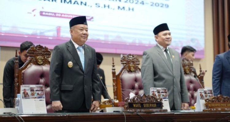 Wagub Sumsel, Cik Ujang, menghadiri acara Rapat Paripurna XIX dengan agenda pengucapan sumpah janji anggota DPRD Sumsel masa jabatan 2024–2029, pada hari Rabu, tanggal 20 Agustus 2025. (BEKISARMEDIA.ID/SIKUMBANG)