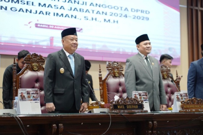 Wagub Sumsel, Cik Ujang, menghadiri acara Rapat Paripurna XIX dengan agenda pengucapan sumpah janji anggota DPRD Sumsel masa jabatan 2024–2029, pada hari Rabu, tanggal 20 Agustus 2025. (BEKISARMEDIA.ID/SIKUMBANG)