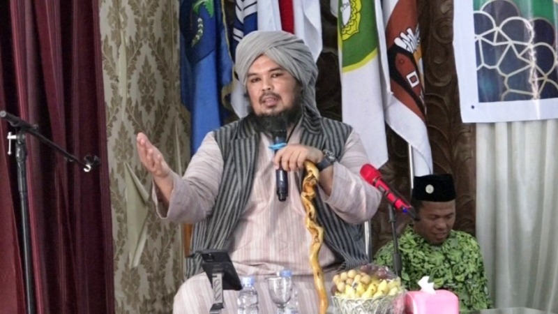 Keluarga besar SMAN 3 Unggulan Kayuagung, Kabupaten Ogan Komering Ilir (OKI), menggelar kegiatan Jumat Barokah bersama dai kondang, Ustadz Derry Sulaiman, hari Jum'at, tanggal 25 Juli 2025. (BEKISARMEDIA.ID)