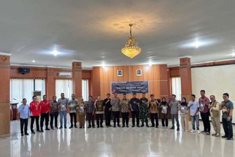 Penandatanganan Nota Kesepahaman (MoU) antara PT. Kelantan Sakti dan lima desa melalui Program Desa Peduli Api, di Kayuagung, pada hari Jum'at, tanggal 8 Agustus 2025. (BEKISARMEDIA.ID/SIKUMBANG)