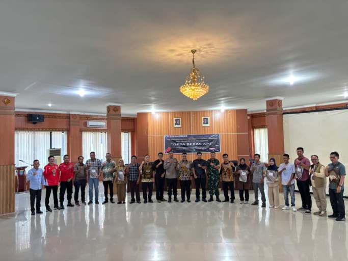 Penandatanganan Nota Kesepahaman (MoU) antara PT. Kelantan Sakti dan lima desa melalui Program Desa Peduli Api, di Kayuagung, pada hari Jum'at, tanggal 8 Agustus 2025. (BEKISARMEDIA.ID/SIKUMBANG)